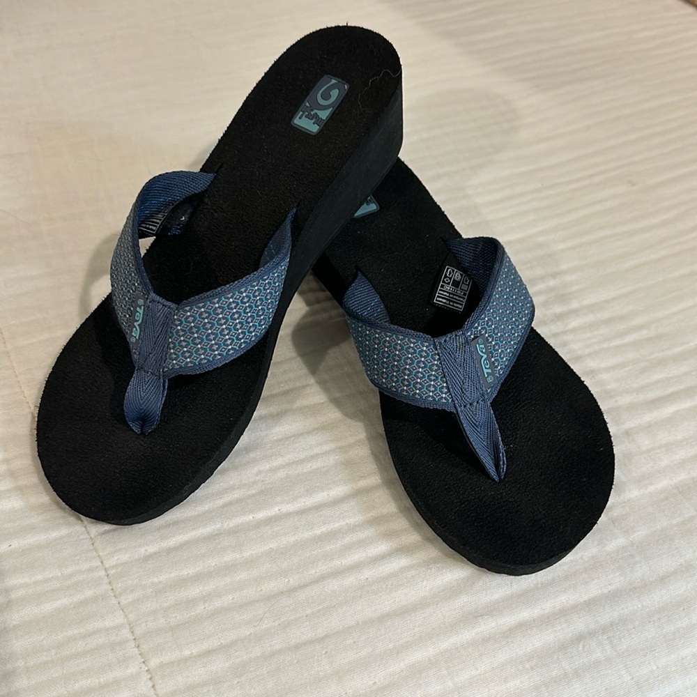 Teva flip flops size 9